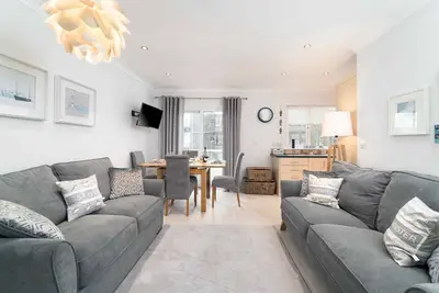 Image de Sea Shells – Sleeps Four – Balcony – Parking – Dog Friendly