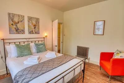 Image de Maison-en Ville-Salle de bain privée séparée-Vue sur Jardin
