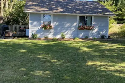 Image de East Bay Getaway Cottage - Minutes away from Downtown Traverse City & Horse Show