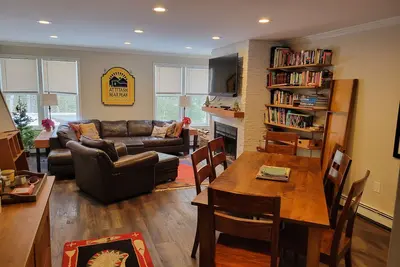 Spacious Condo steps from Mt. Cranmore