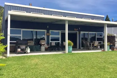 Image de Te Waitere Village spectacular water views of harbour and surrounding hillsides.