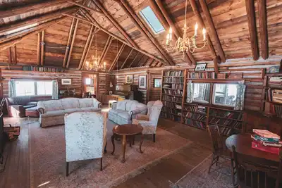 Image de Rustic Lake View 2br\/2ba Log Cabin in All Inclusive Resort