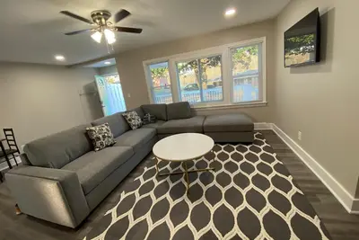 Image de Conveniently Located close to the City Center