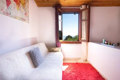 Image de Stone House in Mountain-Top Mani Village Drosopigi