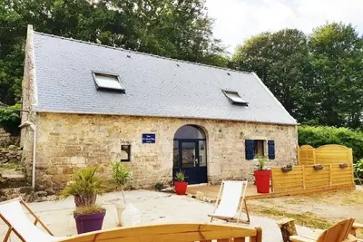 Image de Gîte authentique entre bois, vignes et plages