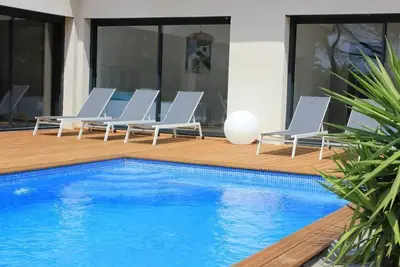 Image de Villa moderne & piscine chauffée -Entre Port & Mer