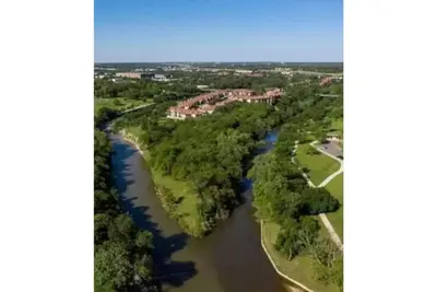 Image de 6 Acre River Retreat in Historic Downtown