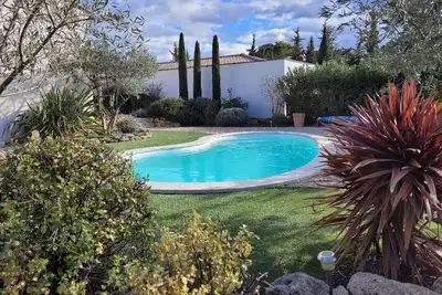 Villa individuelle avec piscine privée à Uzès, 10 minutes à pied du centre ville
