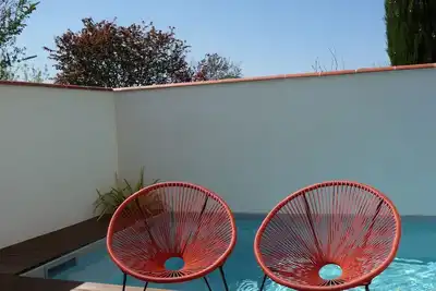 Belle maison avec piscine chauffée dans quartier prisé