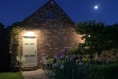 Image de Refurbished Coach House in rural setting.