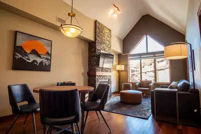 Image de ★ Luxury & Quiet Penthouse Suite/Hot Tub/Pool/Gym