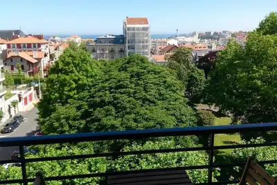 Image de T2 Biarritz centre. Balcon, Jardin Public, vue mer