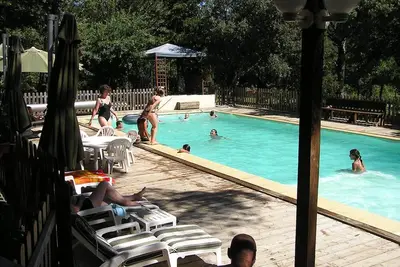Image de Gite Angéle Vers Pont du Gard en Provence, rivière et piscine