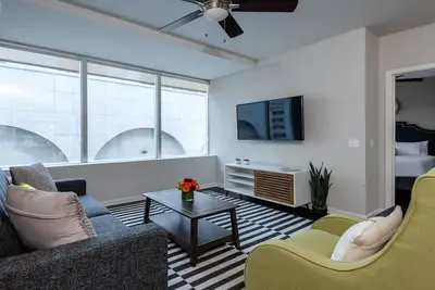 Image de Bold CozySuites w\/ gym, roof #3