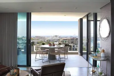 Image de Luxe Green Point Apartment | 360 Panoramic Views