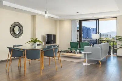 Image de Modern Gem with Pool and Balcony