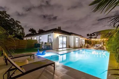 Image de Tropical Villa w/Jacuzzi+Chill Terrace & Billiards