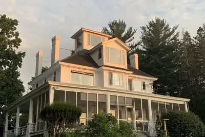 Image de Fall Foliage Heaven: Hudson River's Stunning Views Offers Peace & Small Events