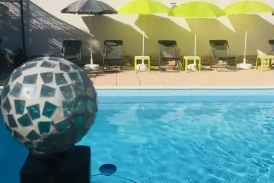 Image de Les Cèdres, logement tout confort de 89m2, idéal pour 5 pers, piscine partagée