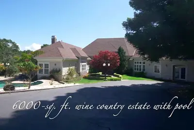 Image de Luxury Villa with 6k sqft House in a 2 Acre Vineyard