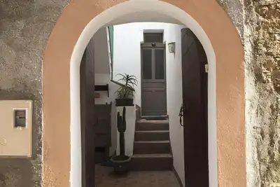 Image de House Between Sea And Mountain