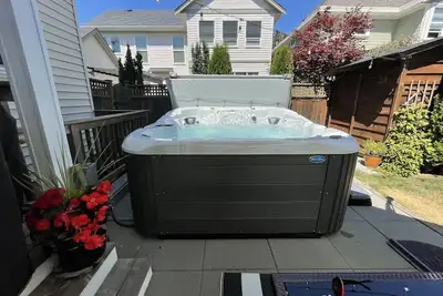 Image de The Douglas Suite w/ Hot Tub - near White Rock