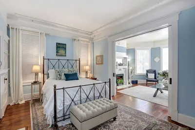 Image de State Street Retreat, Parking Pass Provided--Cool and Easy in the Downtown