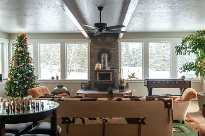 Image de Fully remodeled historic Gem - Lodge sleeps 18 Oasis sleeps 22