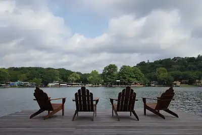 Image de Lakeside Waterfront Lake Austin Home
