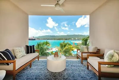 Image de Refined & Deluxe Oceanfront Condo in Montego Bay
