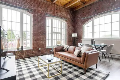 Roomy South Lake Union 2br w/ Gym, Pool, Rooftop, nr. I5, by Blueground