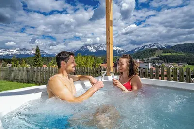 Image de Appartement \"Schlossberg Rosengarten\" avec vue sur les montagnes, sauna privé et jardin