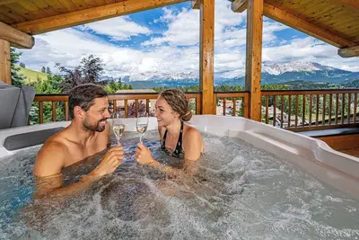 Image de \"Schlern\" avec vue sur montagne, bain remous, sauna finlandais & sauna Ă vapeur & balcon.