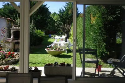 Image de maison au calme avec jardin de 600 m2 entièrement clôturé proche commodités