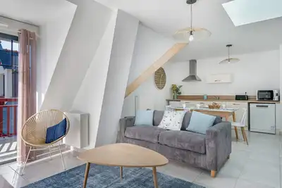 Image de À 50m de la plage, bel appartement sous les toits