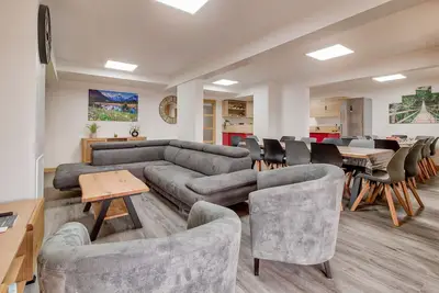 Image de À 80m des pistes, bel appartement pour 15