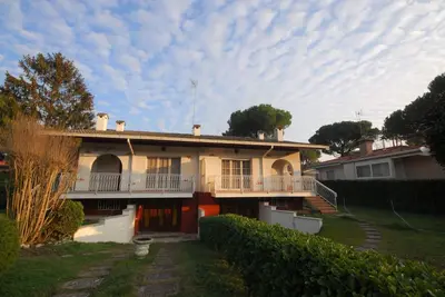 Image de Maison de vacances Lignano Pineta pour 1 - 5 personnes avec 2 chambres à coucher - Maison jumelée