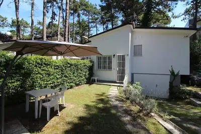 Image de Maison de vacances Lignano Pineta pour 1 - 5 personnes avec 2 chambres à coucher - Maison jumelée