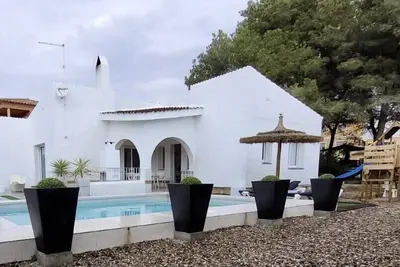 Image de Completely renovated villa 1. 2 km from the beach, pine forest and private pool