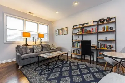 Image de Stunning 2 Floor Apt with Rooftop - view of Loop!