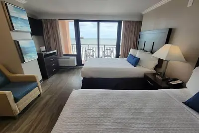 Image de Direct Oceanfront Suite Caravelle Resort 615 Sleeps 4 Guests