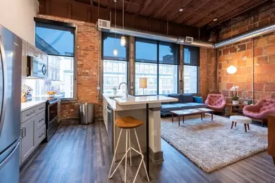 Image de Luxury Downtown Executive Loft @ the Abodes ApartHotel