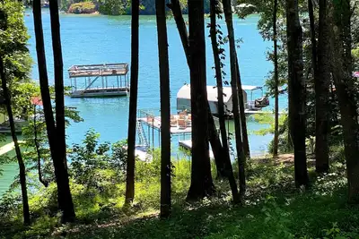 Image de Lake Front, Dock, Tennis Courts, Pool, Hot Tub, Gated, Oasis