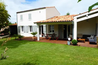 Image de Grande villa en bord de mer sur l'ile d'Oléron, proche commerces et plage
