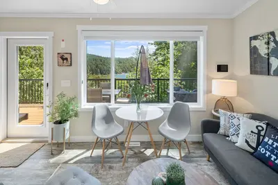 Image de Cottage w/ Ocean Views, Hot Tub, Private Beach