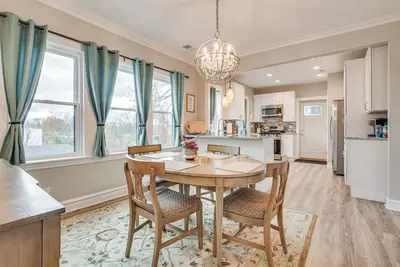 Image de Family Apartment w/ Deck + Yard Near Northwestern