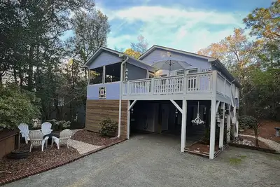 Image de Charming Soundside Home including Golf Cart, Kayaks, Bikes & Linens-Emerald Isle