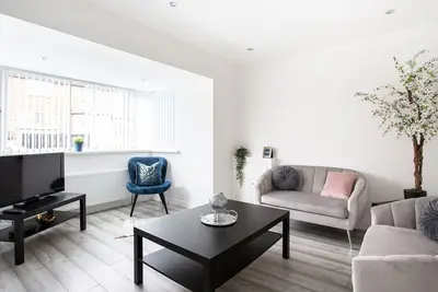 Image de Refurbished Belfast Home, 10 mins from centre with parking!