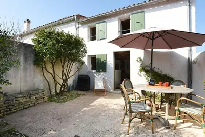 Image de Maison de Charme avec Cour, 2 Chambres, Cuisine Équipée, Proche Village St Clément des Baleines