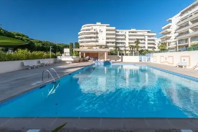 Image de Appartement Studio Cabine à Fréjus, Piscine, Plage à 500m, Clim, Parking, Terrasse, 4 Couchages